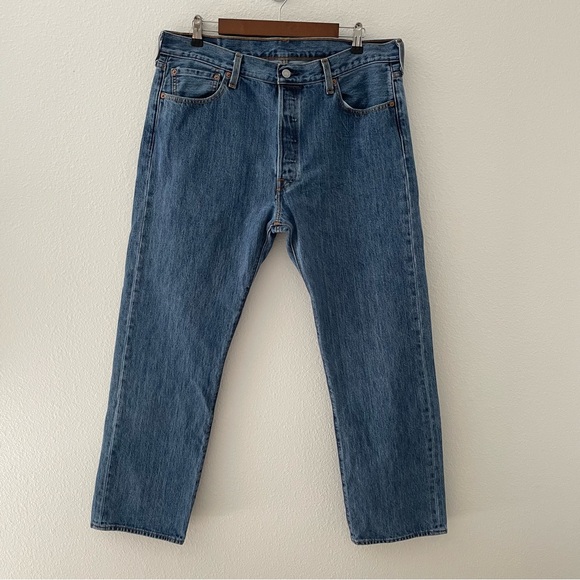 Levi’s 501 Straight Leg Button Fly Classic Blue Denim Jeans 36 w X 30 L Mens - Picture 1 of 11